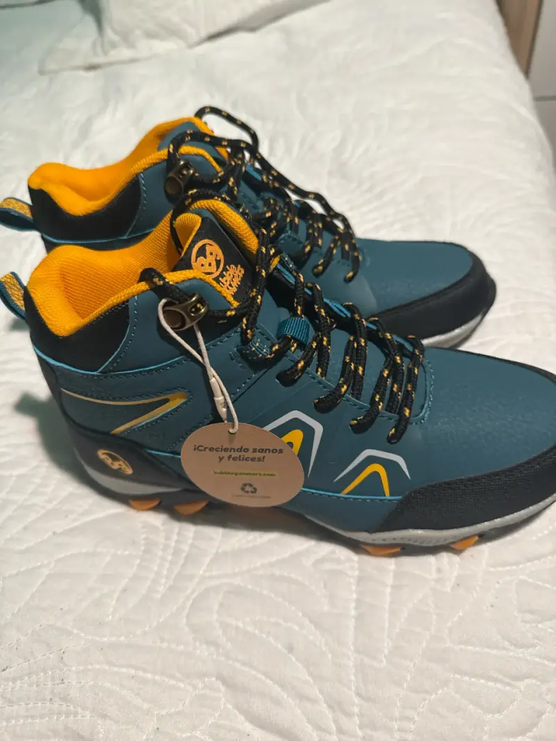 Botas infantiles azul y amarillo - 1