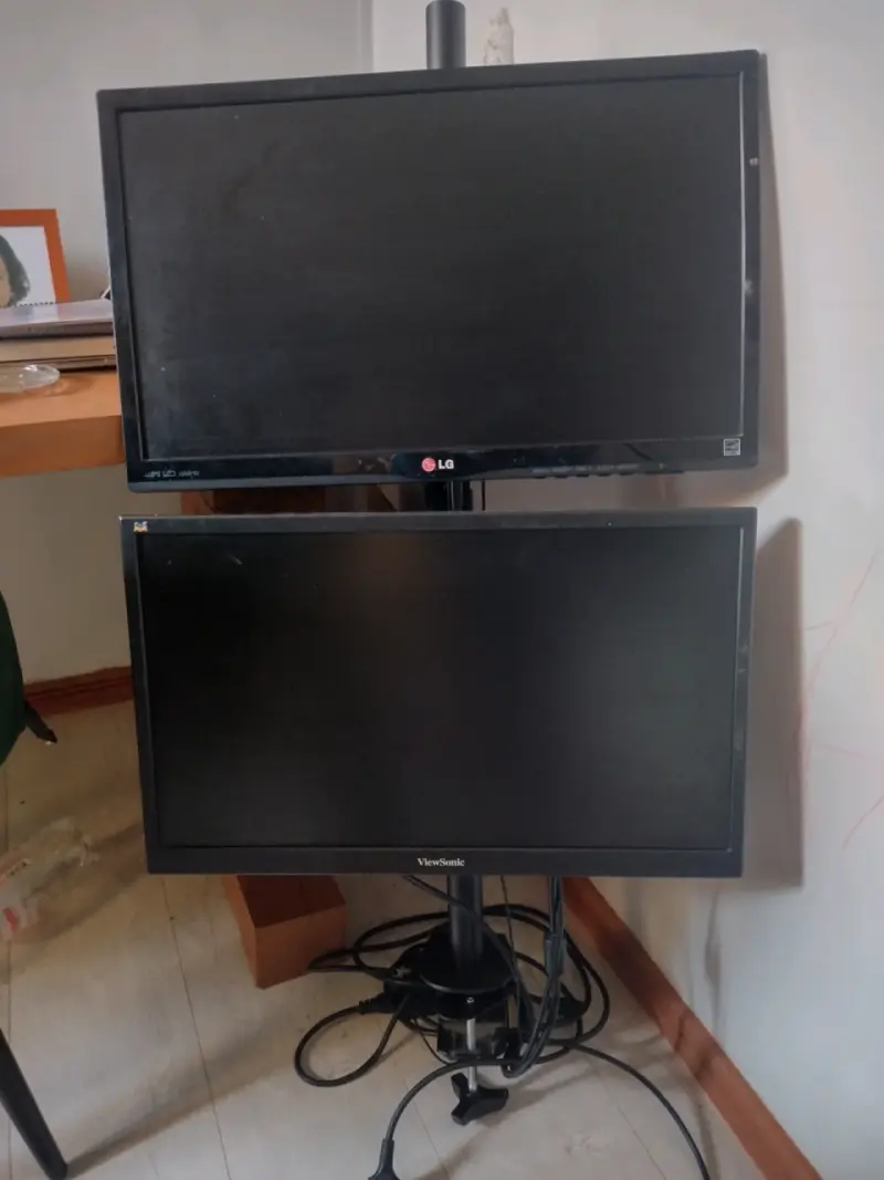 Monitores LG y ViewSonic - 1