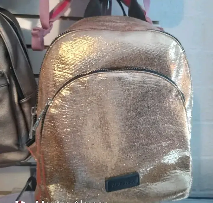 Mochila dorada brillante marca Amphora - 1