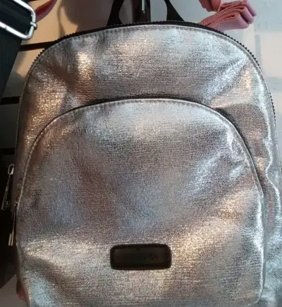 Mochila dorada brillante marca Amphora - miniatura 2