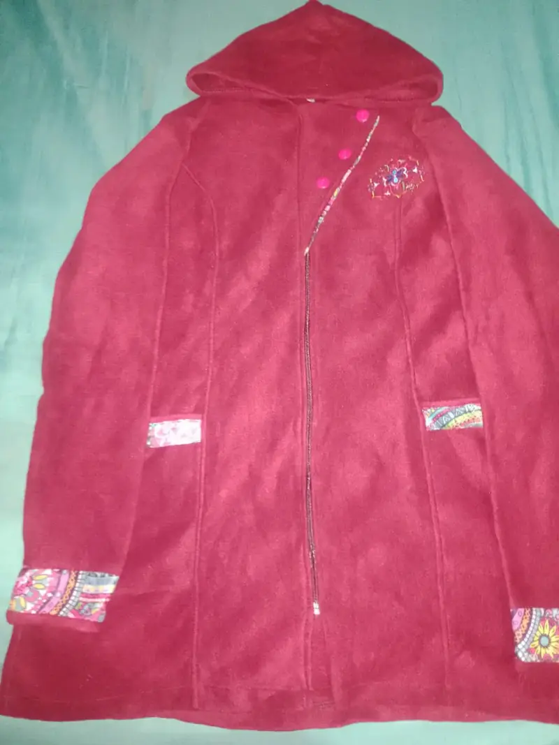 Polerón con diseño bordado - 2