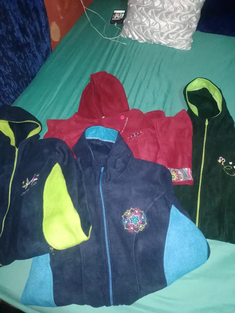 Polerón con diseño bordado - 6