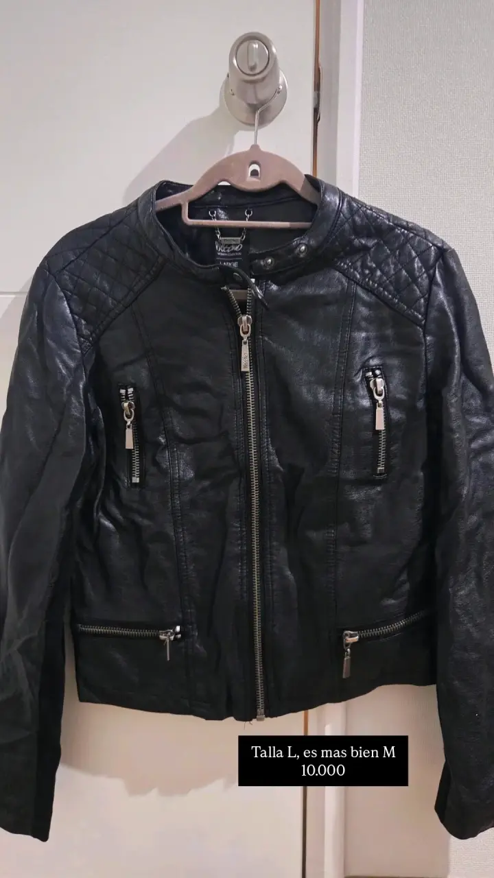 Chaqueta negra estilo biker
