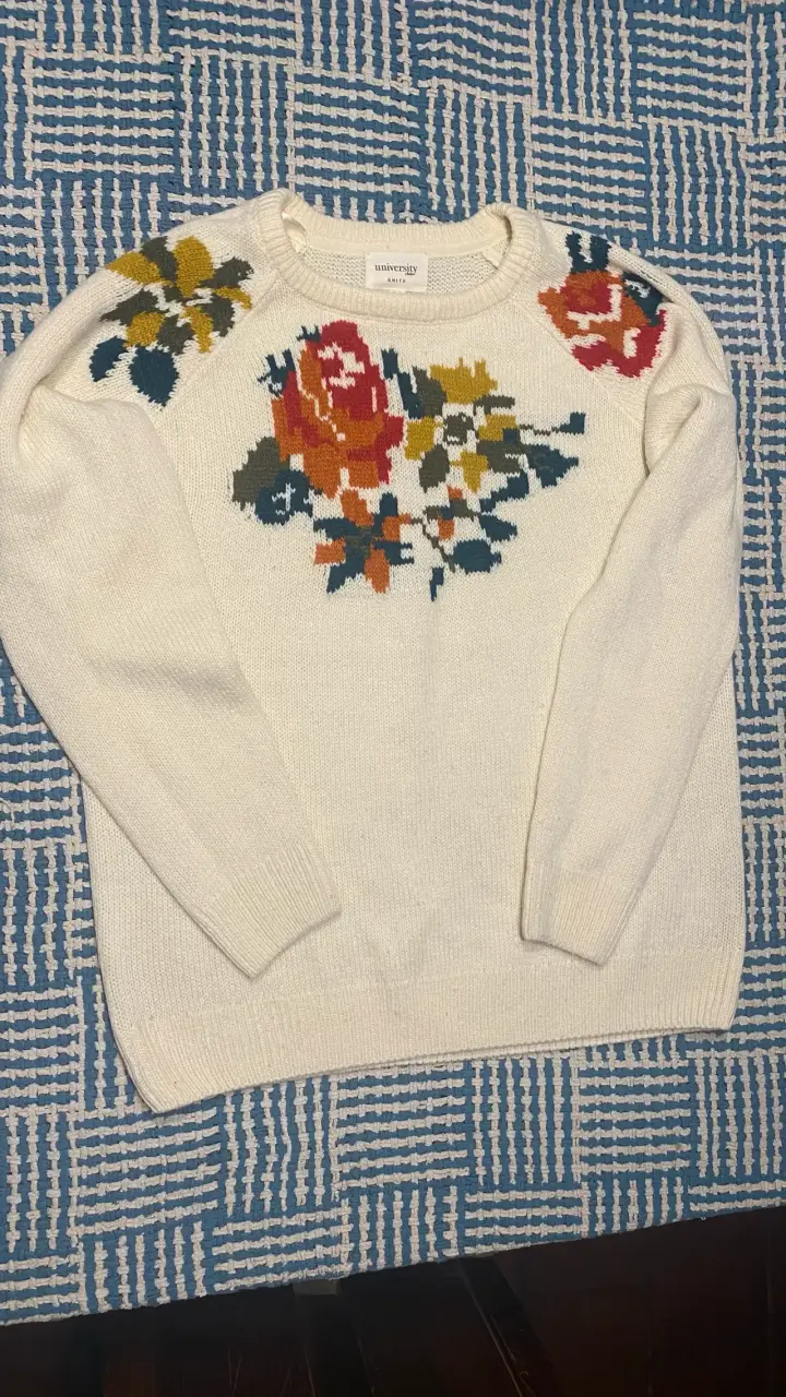 Suéter blanco flores