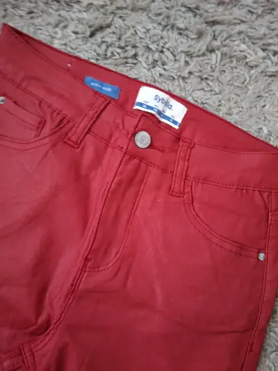 Pantalones rojos cuerina - miniatura 2