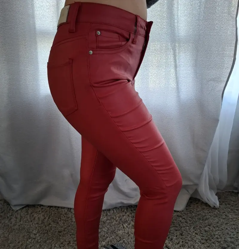 Pantalones rojos cuerina - 3