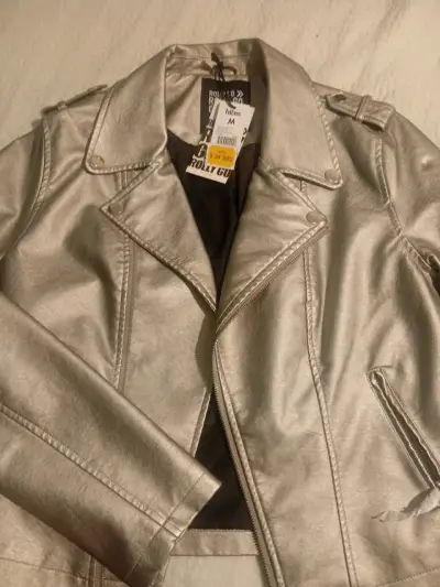 Chaqueta plateada metalizada Talla M Nueva - miniatura 2