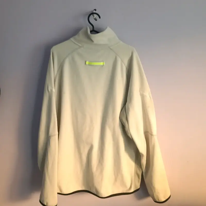 Chaqueta deportiva blanca marca Puma - 2