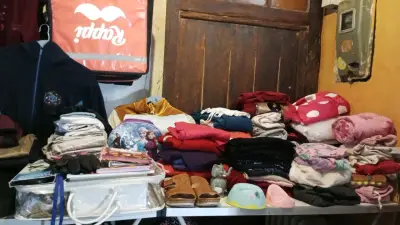 Ropa variada en buen estado - miniatura 2