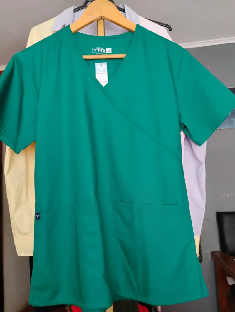 Polera médica verde unisex