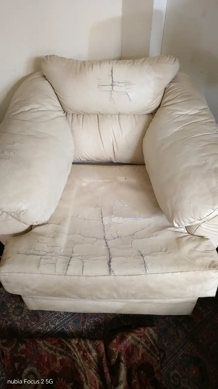Sillón individual beige desgaste - 1