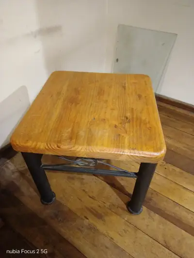 Mesa de madera rústica - miniatura 1