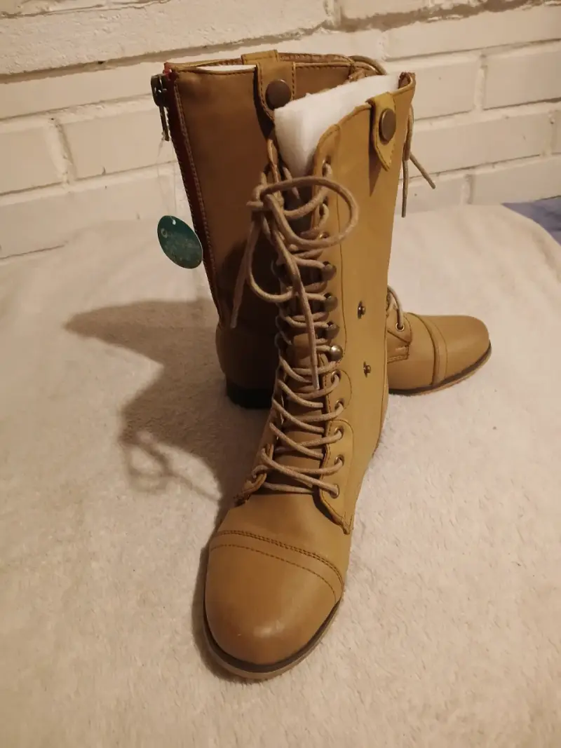 Botas beige con cordones - 1