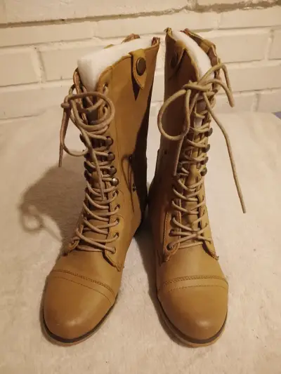 Botas beige con cordones - miniatura 3