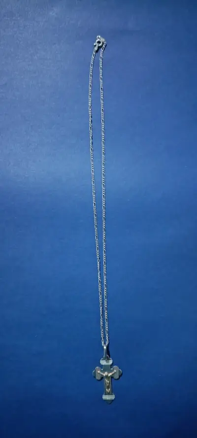 Collar con crucifijo - miniatura 1