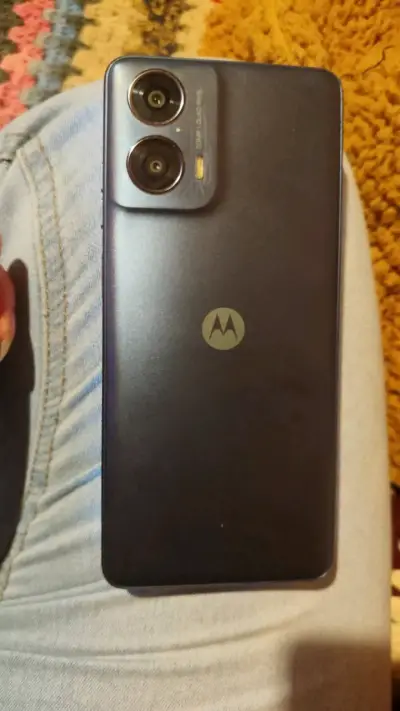 Teléfono inteligente con pantalla dañada - miniatura 2