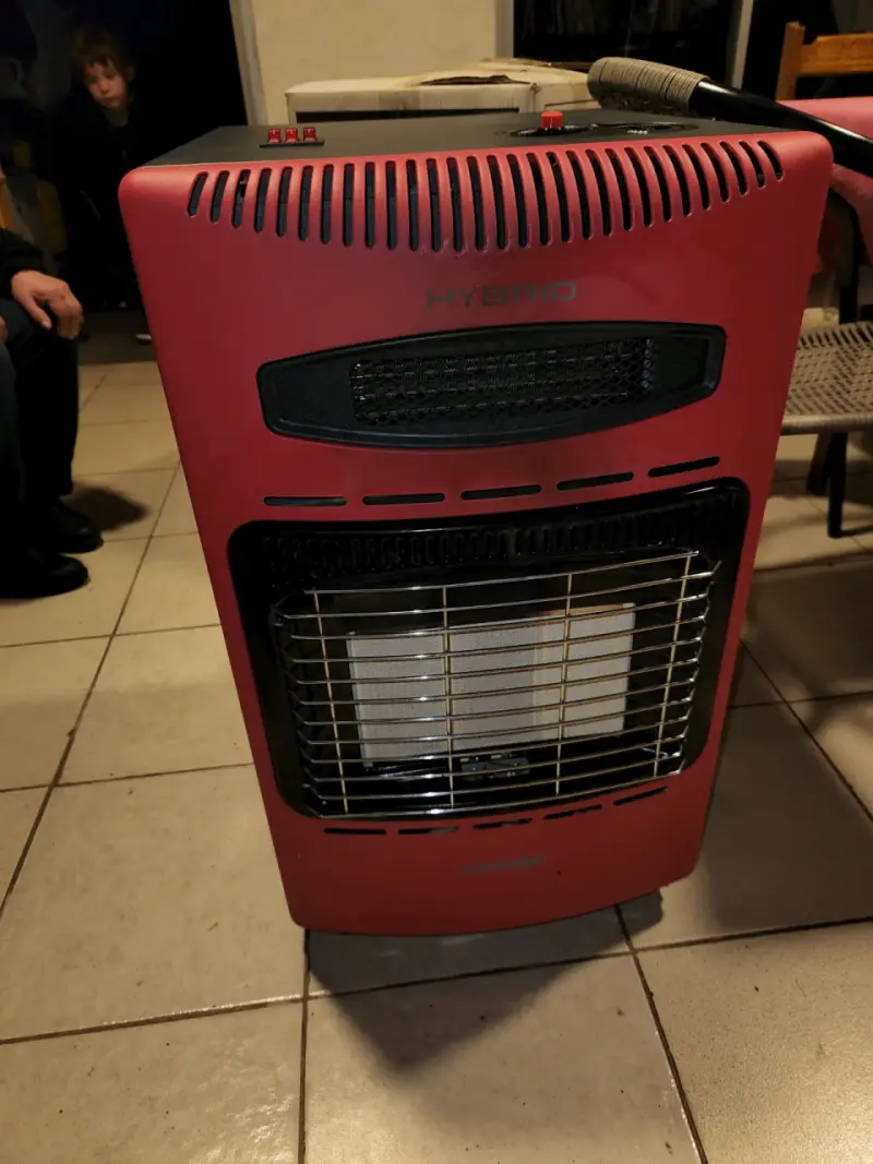Calefactor a gas toyotomi rojo híbrido 15 kilos - 1
