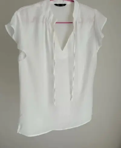 Blusa blanca sin mangas - miniatura 3