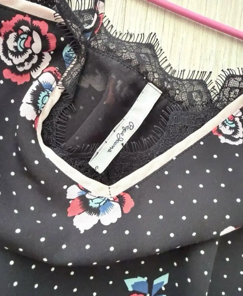 Vestido negro con estampado floral - 3