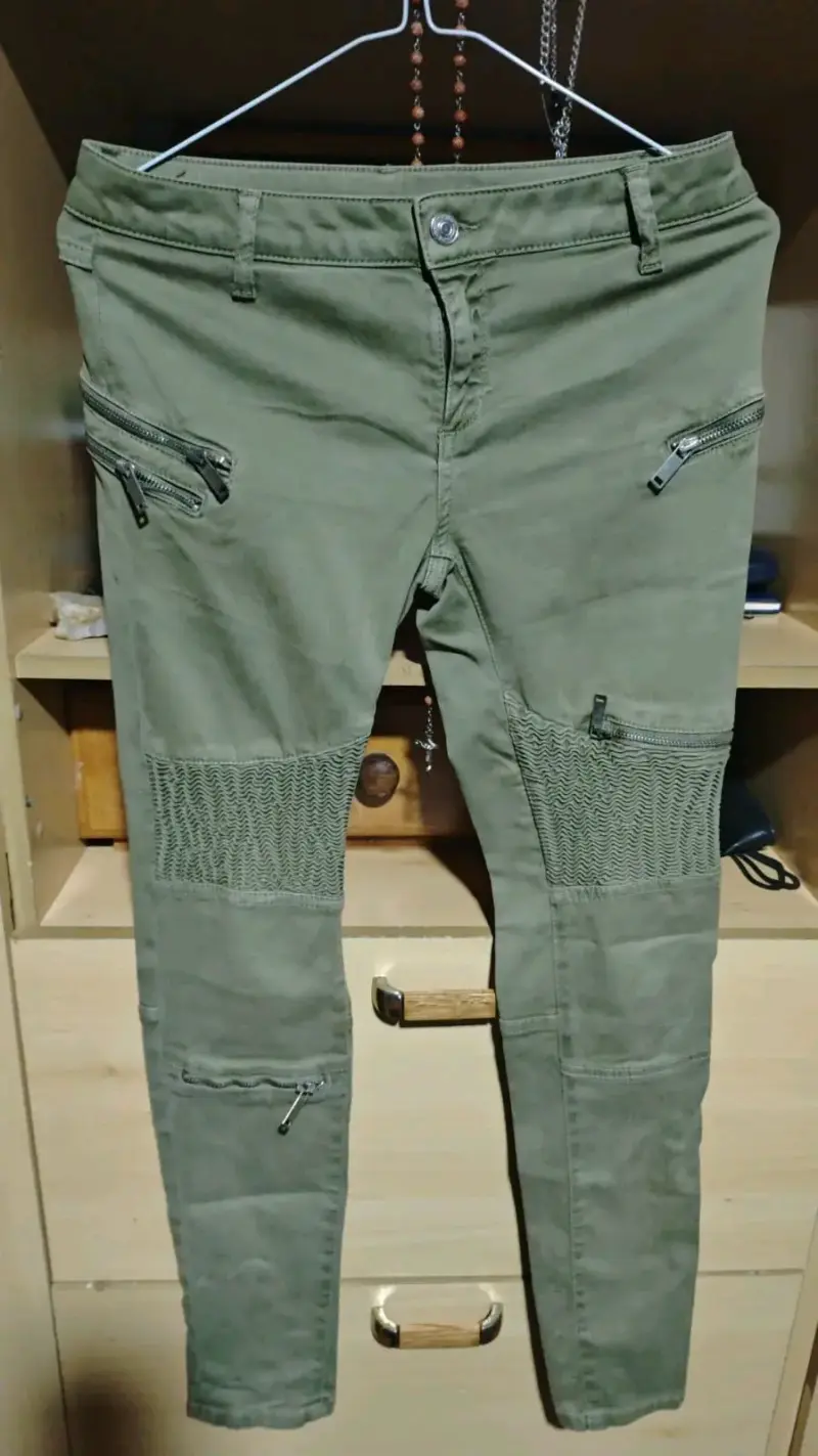 Pantalón Zara color verde musgo