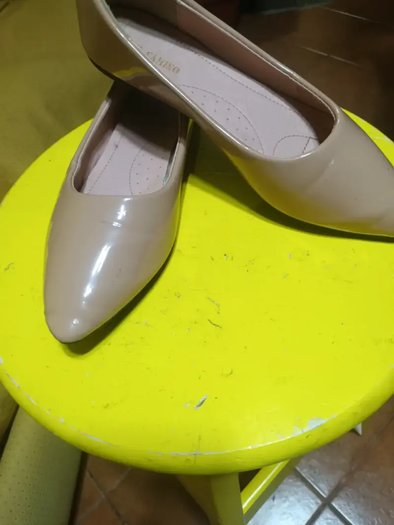 Zapatos planos beige brillantes - 2