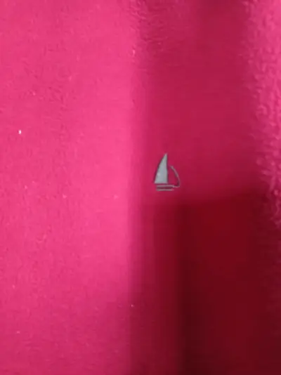Polerón rojo con cuello gris - miniatura 2