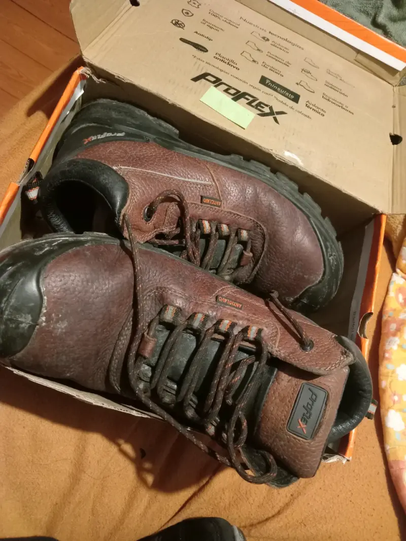 Botines de seguridad café talla 42 - 4