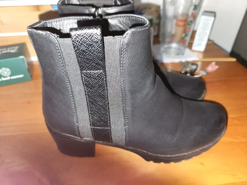 Botines negros de cuero sintético Bata - 2