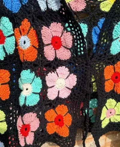Chaqueta tejida con flores - miniatura 2