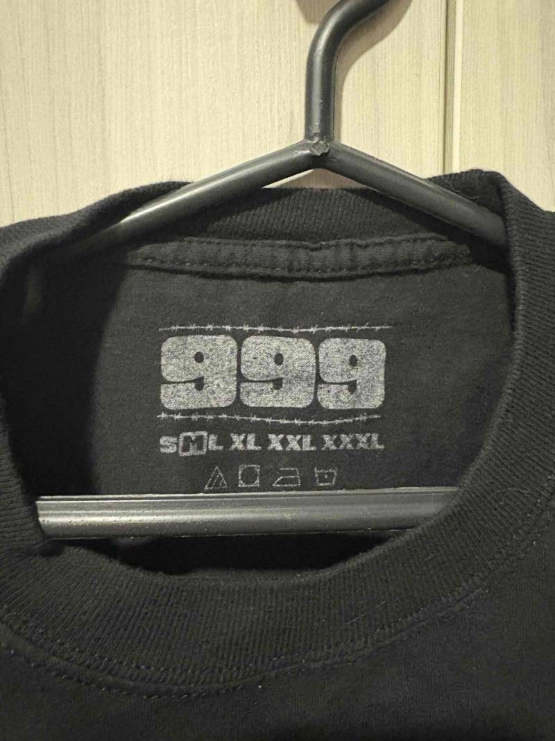 Polera negra estampada - 3