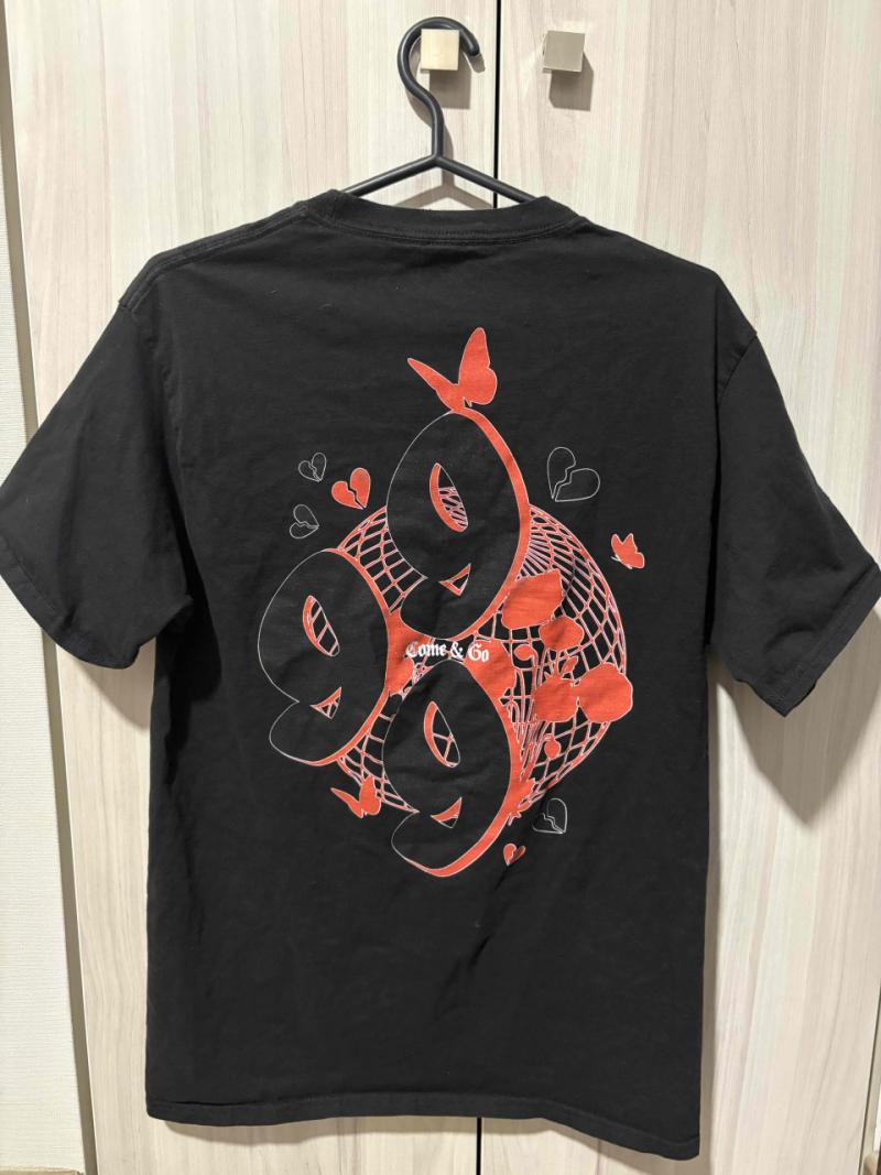 Polera negra estampada - 4