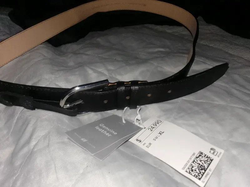 Cinturón de cuero negro