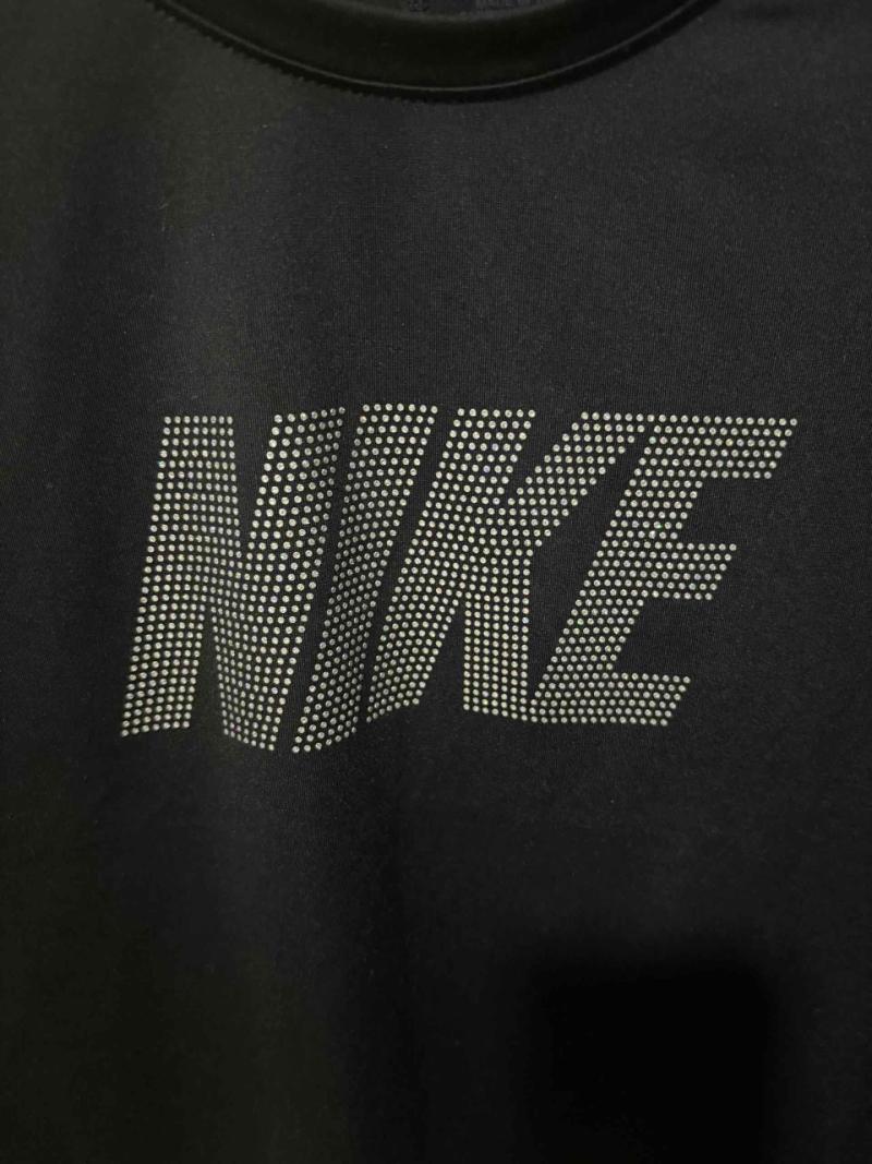 Polera deportiva negra Nike - 2