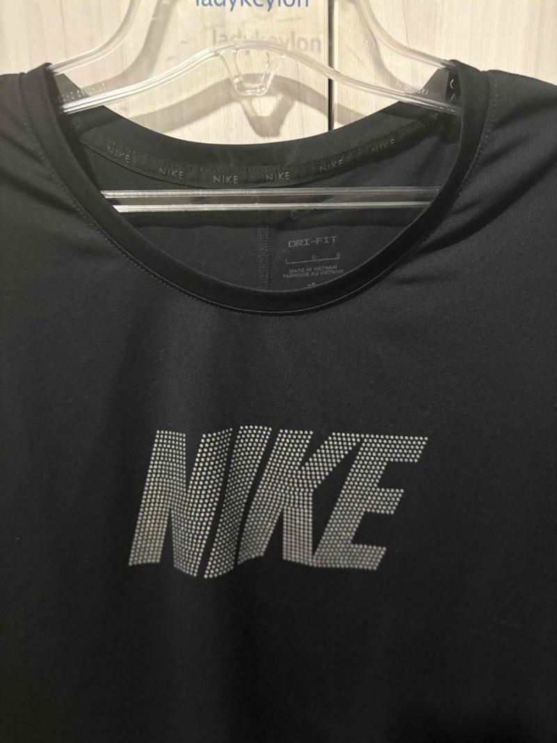 Polera deportiva negra Nike - 3