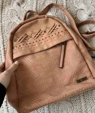 Mochila rosada decorativa - miniatura 1