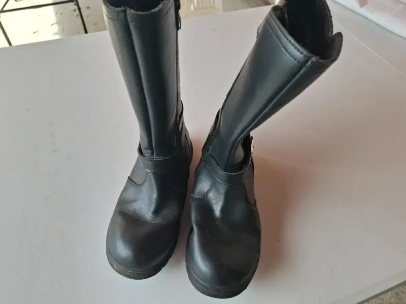 Botas negras de cuero - 1