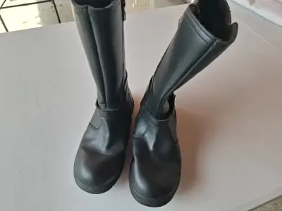 Botas negras de cuero - miniatura 1