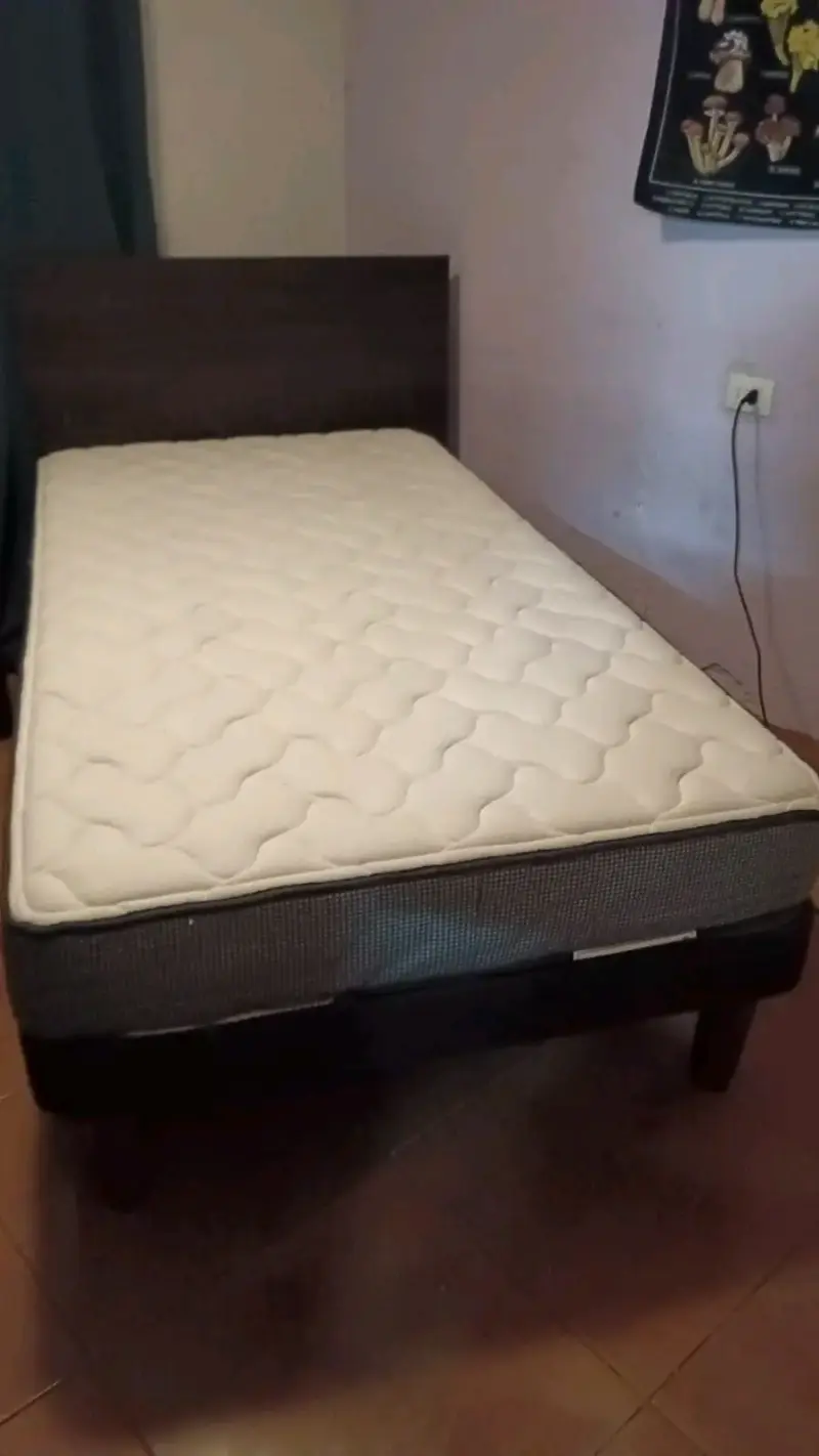 Cama individual con colchón - 1