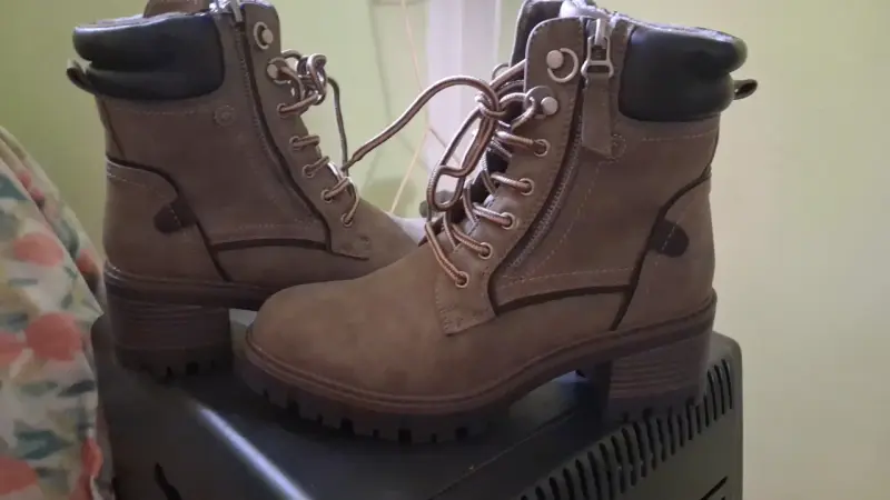 Botas de cuero marrón con cordones - 1