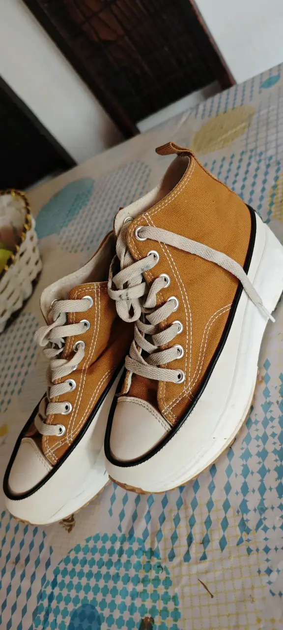 Zapatillas altas amarillas
