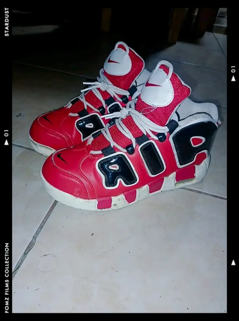 Zapatillas nike uptempo rojas y negras