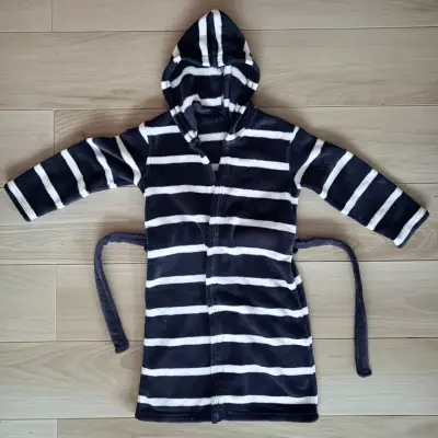 Bata de polar H&M talla 8-10 años – Como nueva - miniatura 1