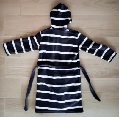 Bata de polar H&M talla 8-10 años – Como nueva - miniatura 2