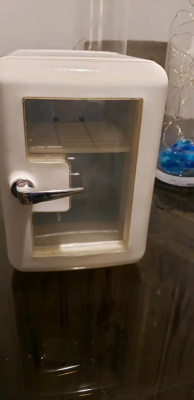 Mini fridge blanco compacto - 1