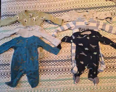 Lote de pijamas para bebé - miniatura 1