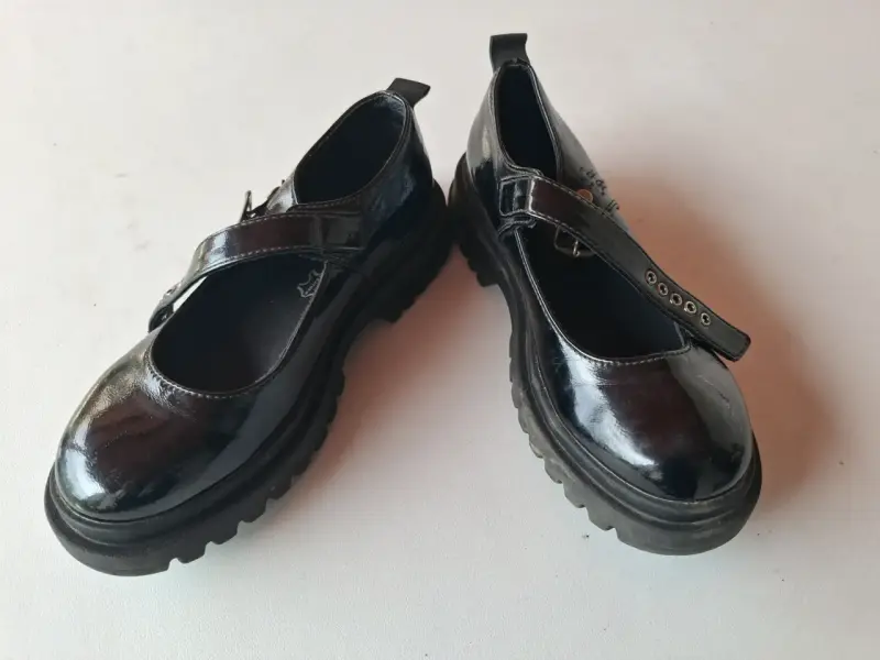 Zapatos escolares negros