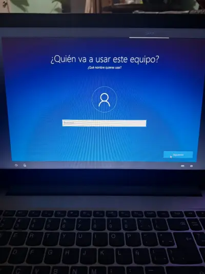 Notebook en buen estado - miniatura 1
