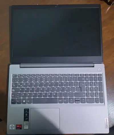 Notebook en buen estado - miniatura 3