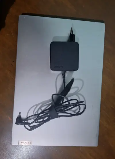 Notebook en buen estado - miniatura 4
