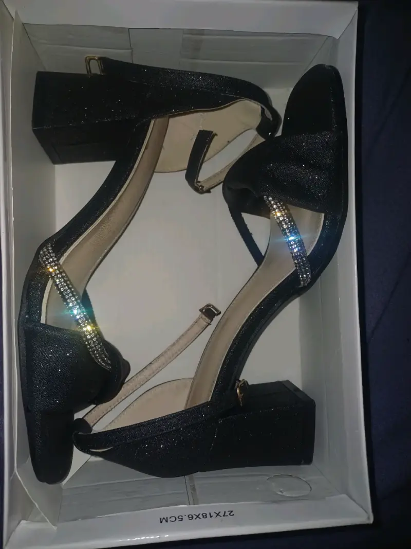 Zapatos negros con brillos - 1